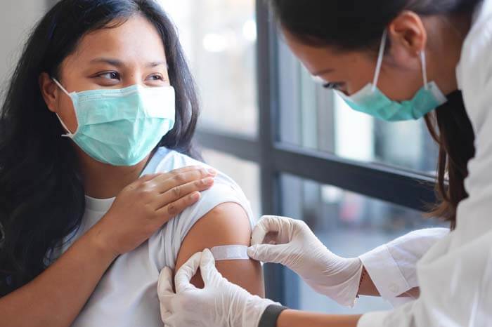 truecare-blog-flu-shots-flu-symptoms-treatments-featured-image-blog-700×466 Vacunas contra la gripe TrueCare, síntomas y tratamientos de la gripe